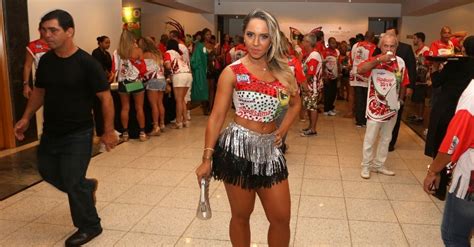 carnaval mulher pelada|Mulher Melão desfila pela Grande Rio: A mais pelada das。